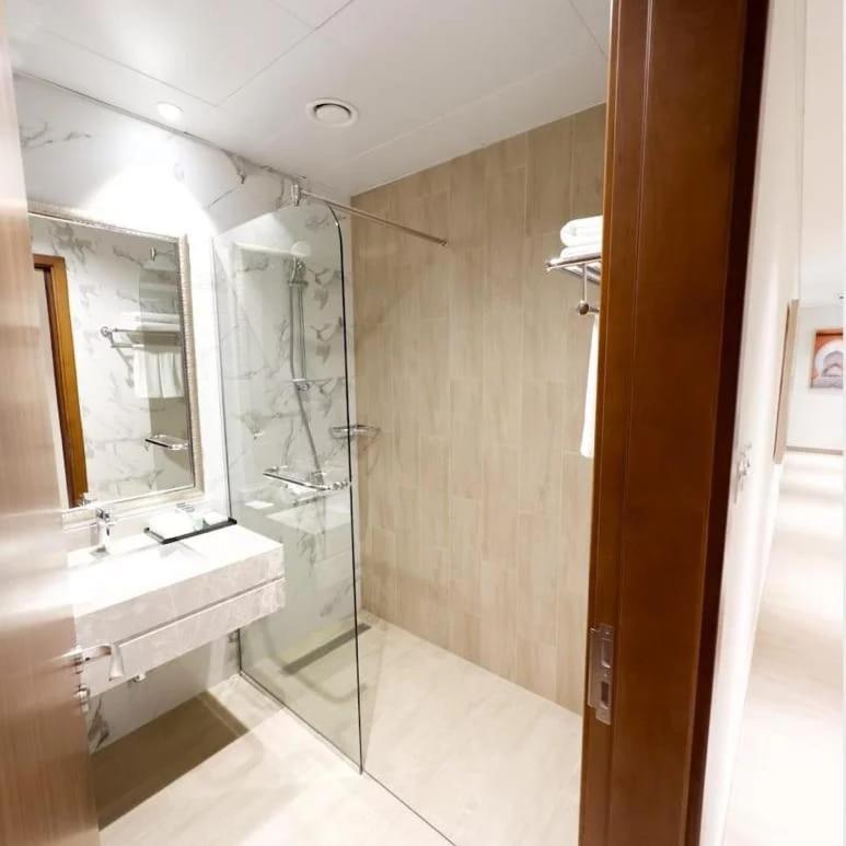 Baniyas Plaza Hotel Apartments Abu Dhabi Exterior photo