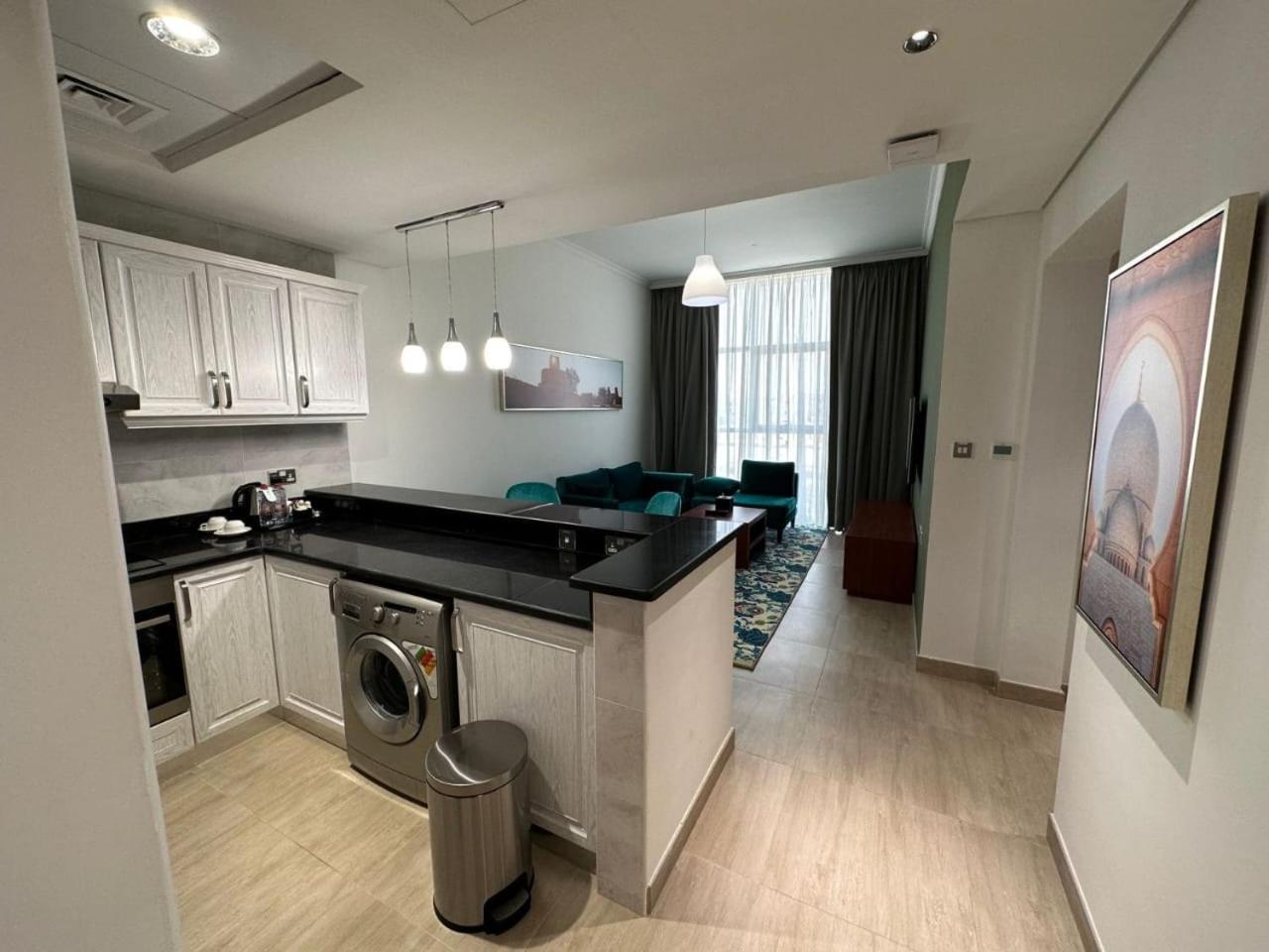 Baniyas Plaza Hotel Apartments Abu Dhabi Exterior photo